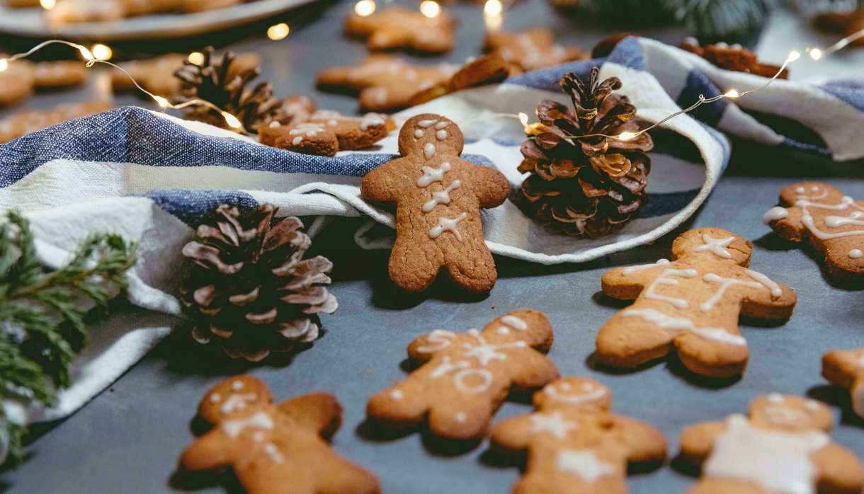 Gingerbread men surrounded with pinecones and string lights