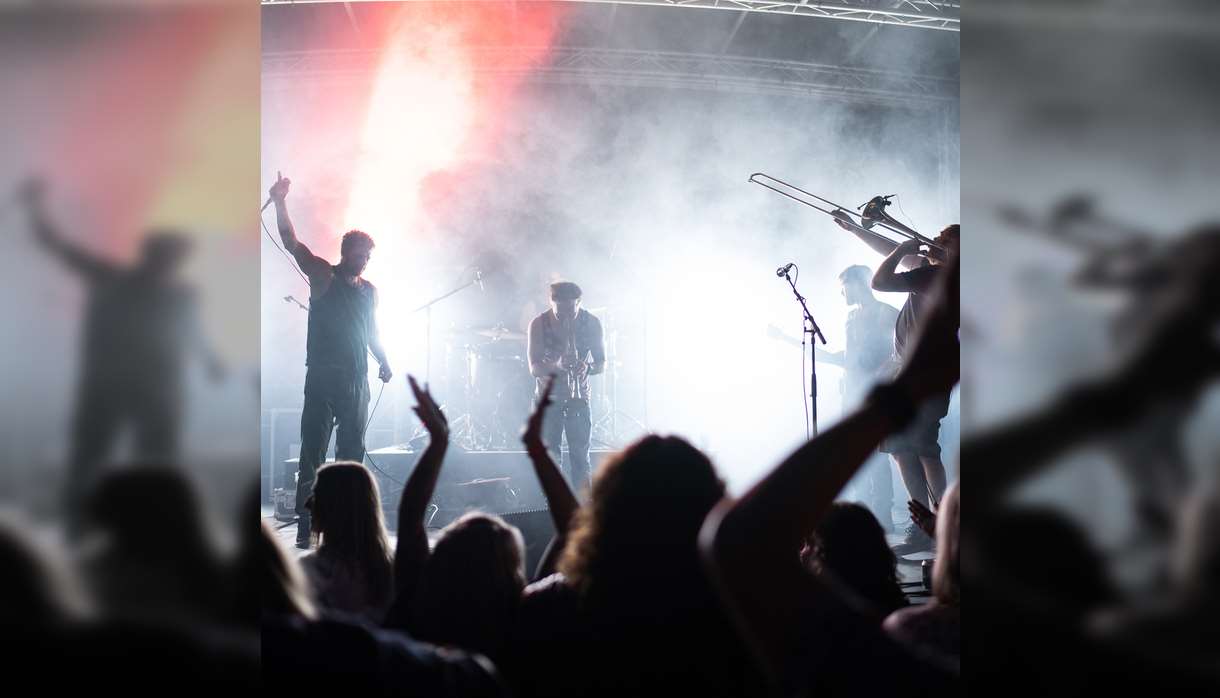 Land of the Giants @ The Watering Hole, Perranporth