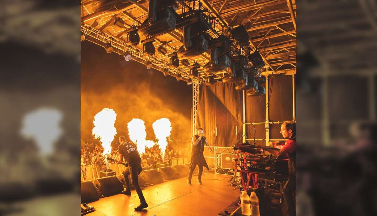 CrashThe90s LIVE - The World's No 1 Prodigy Tribute Band.