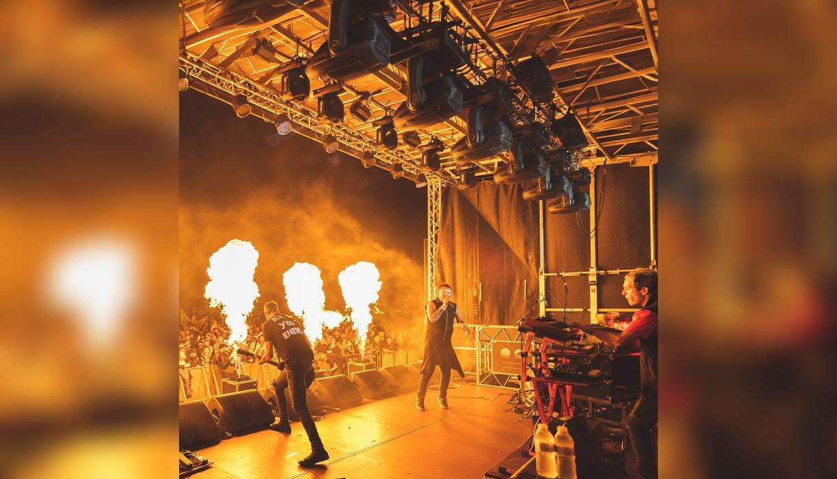 CrashThe90s LIVE - The World's No 1 Prodigy Tribute Band.