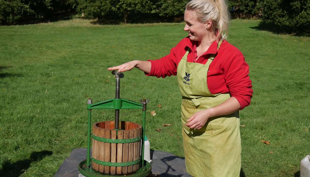 Killerton Apple Pressing Demonstrations (c) Daisy Edwards