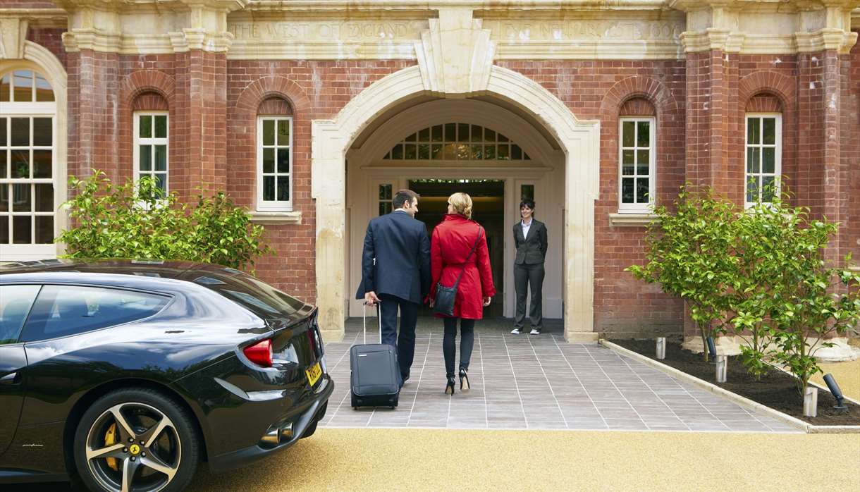 People walking into Hotel Du Vin