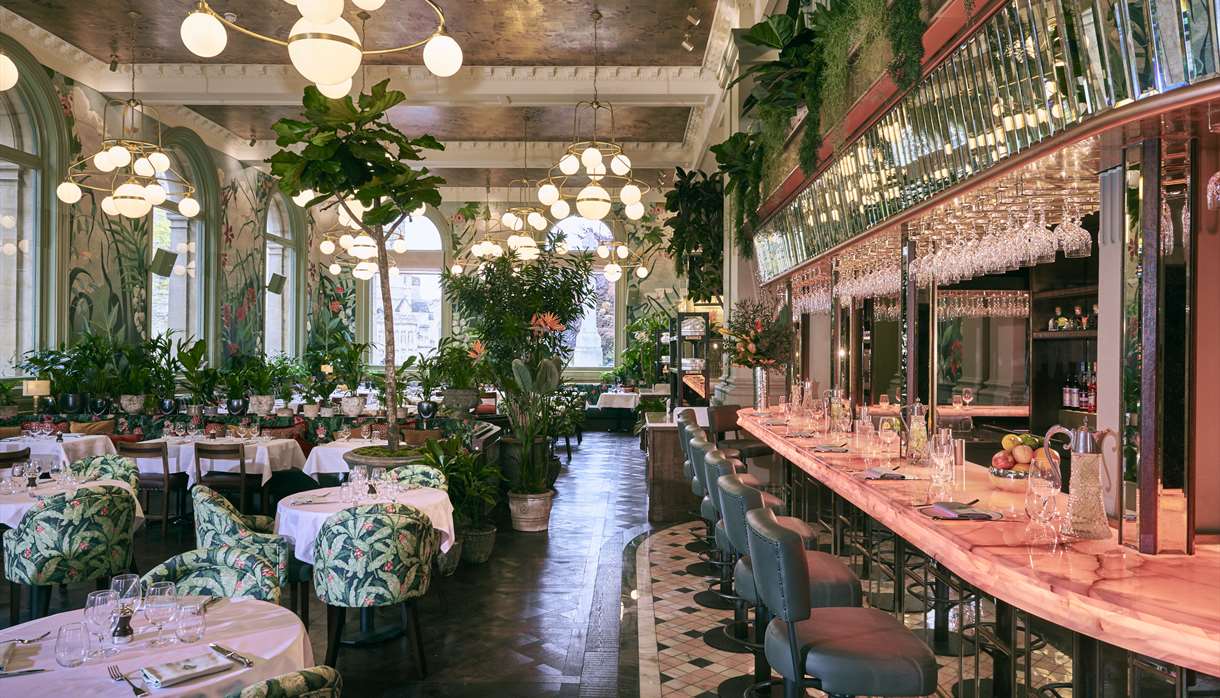 The Ivy, Exeter - pink and green floral decor