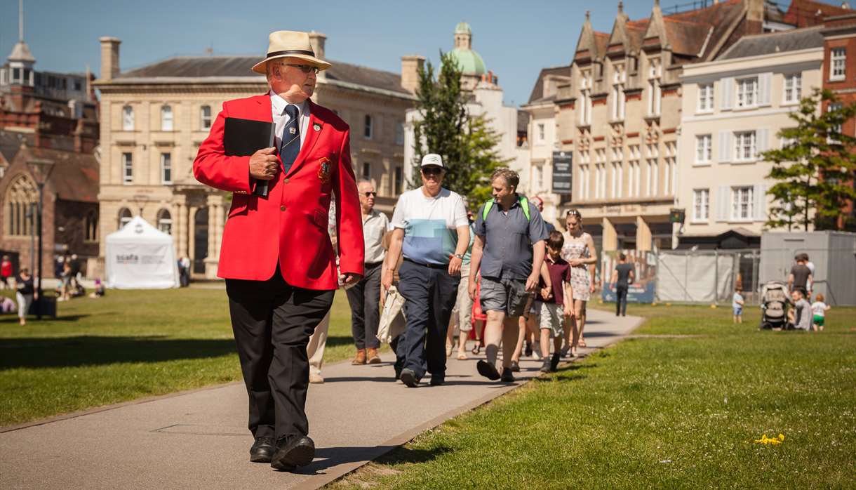 walking tours exeter