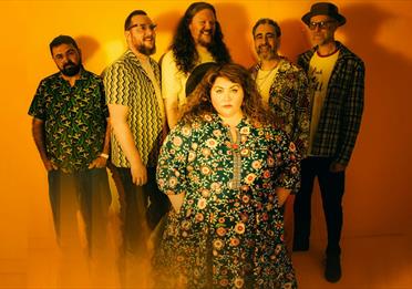 Rioghnach Connolly and Honeyfeet