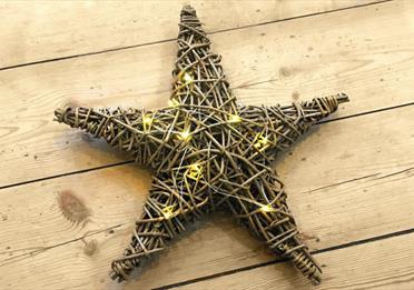 Christmas Willow Star Weaving Workshop with Prosecco