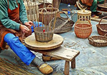 Fashion a forage basket