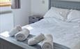_JamesCabin_bedroom_