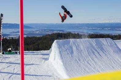 Ringkollen Alpintpark Snowboardhopp med utsikt Foto Christoffer  Hove