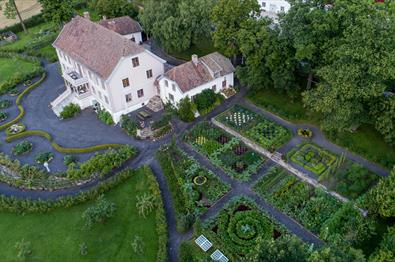Drone image of Hovelsrud farm and the vegetable garden
