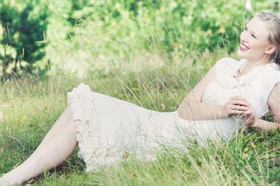Spring dress in the grass, Edel Design at Nes