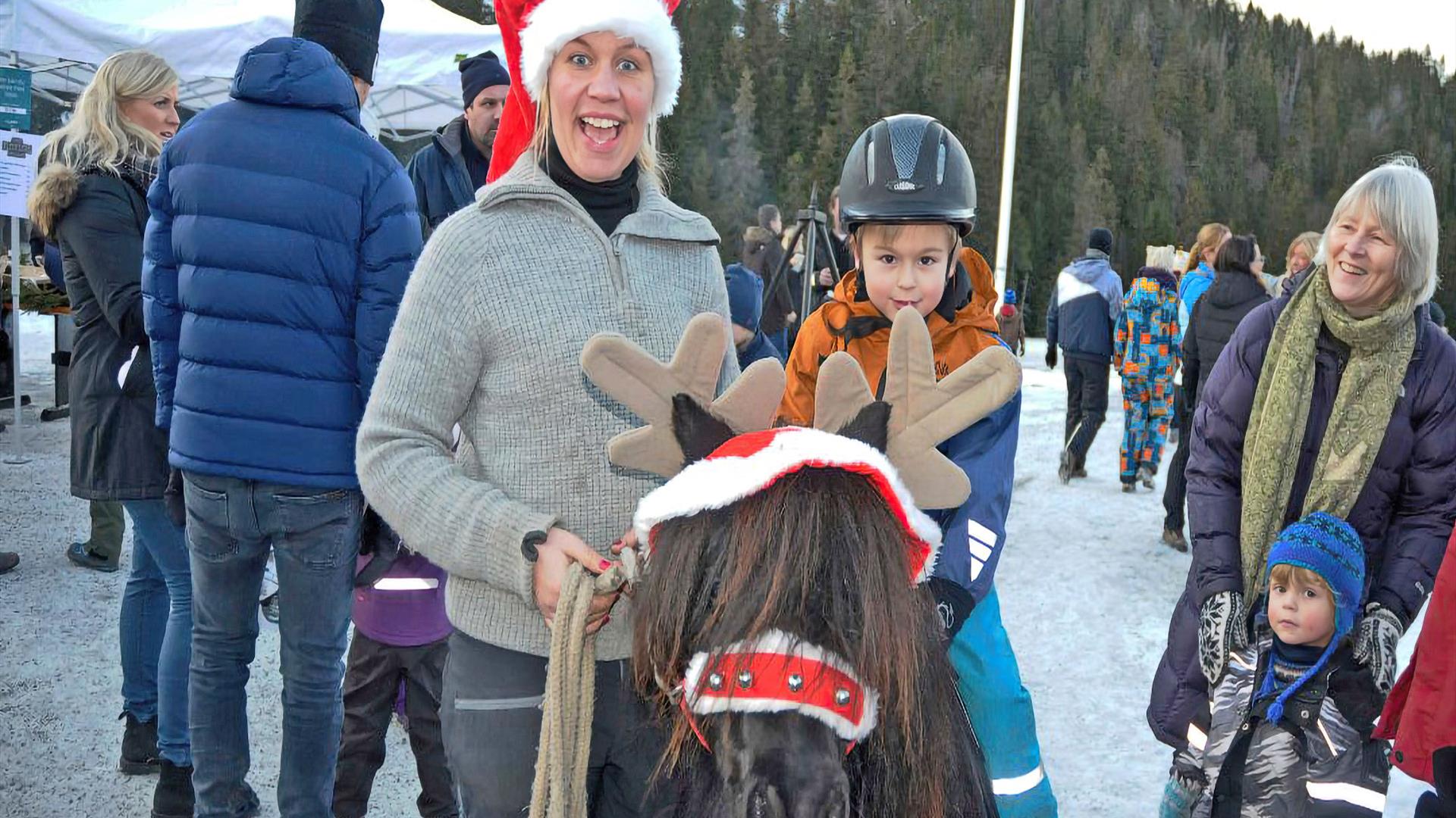 Julemarked med hesteriding på Kleivstua
