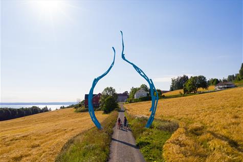Mjøstråkk, sykkeltur rundt Mjøsa, Peder Balke-Senteret, Kapp, skulpturstopp, Allium av Sverre Wyller, Innlandet