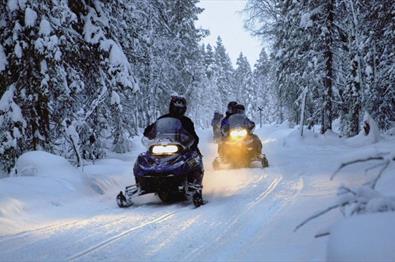 Snøscooter kjøring på Gravberget leden i Finnskogen
