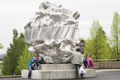 Sculpture stop: "Gripping" - Gjøvik