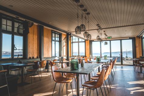 Nydelig utsikt mot Mjøsa på restaurant Fjorn