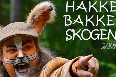 Mikkel rev og de andre dyrene i Hakkebakkeskogen ønsker velkommen til vandreteater i Bassengparken