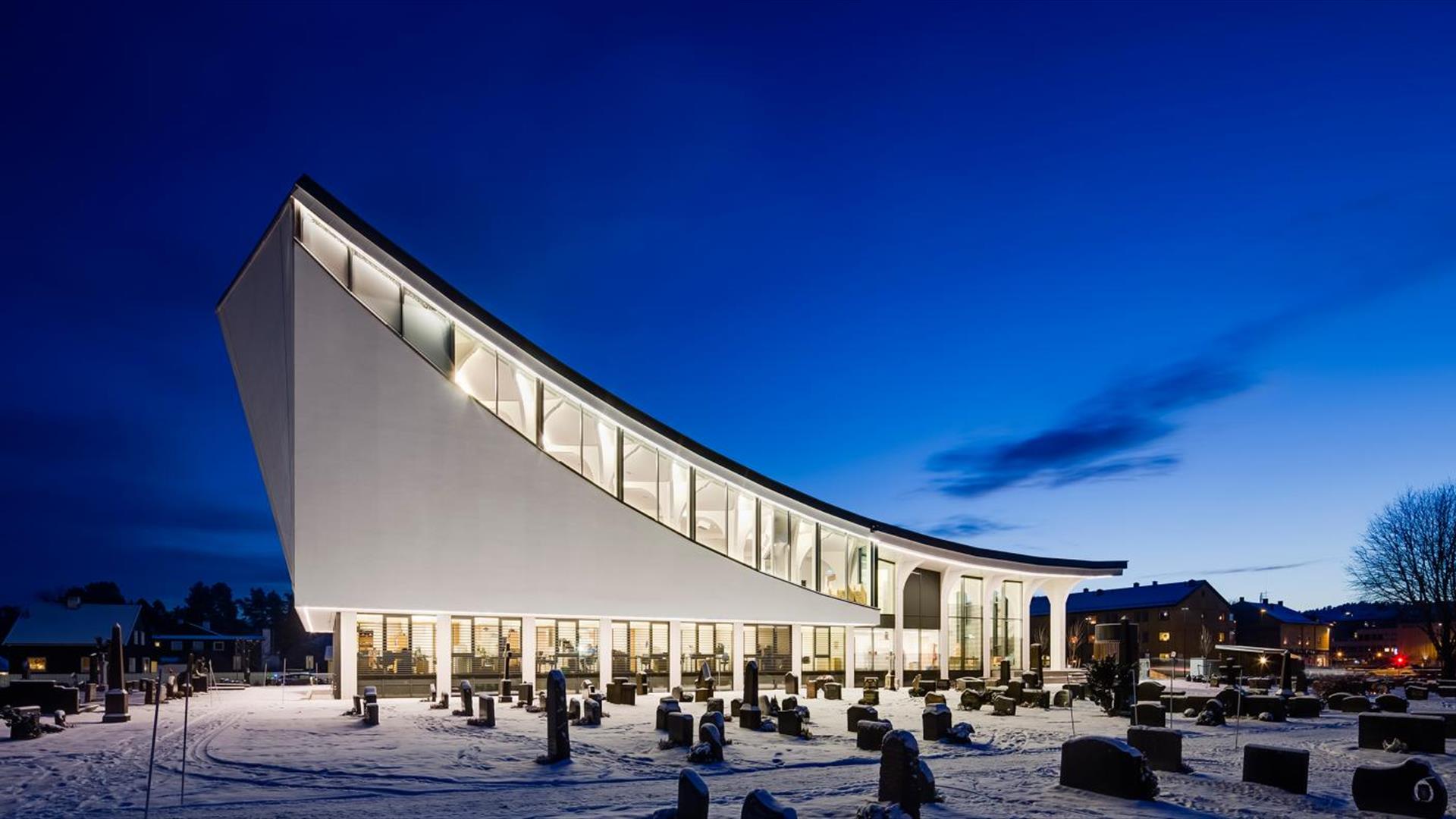 Hønefoss Kirke - Fasade Vinter