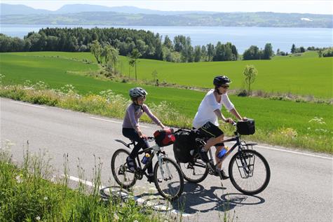 Cycling ton Nes & Helgøya