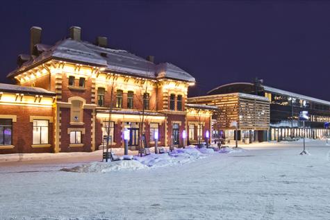 Lillehammer Jernbanestasjon hvor turistkontoret er , vinter