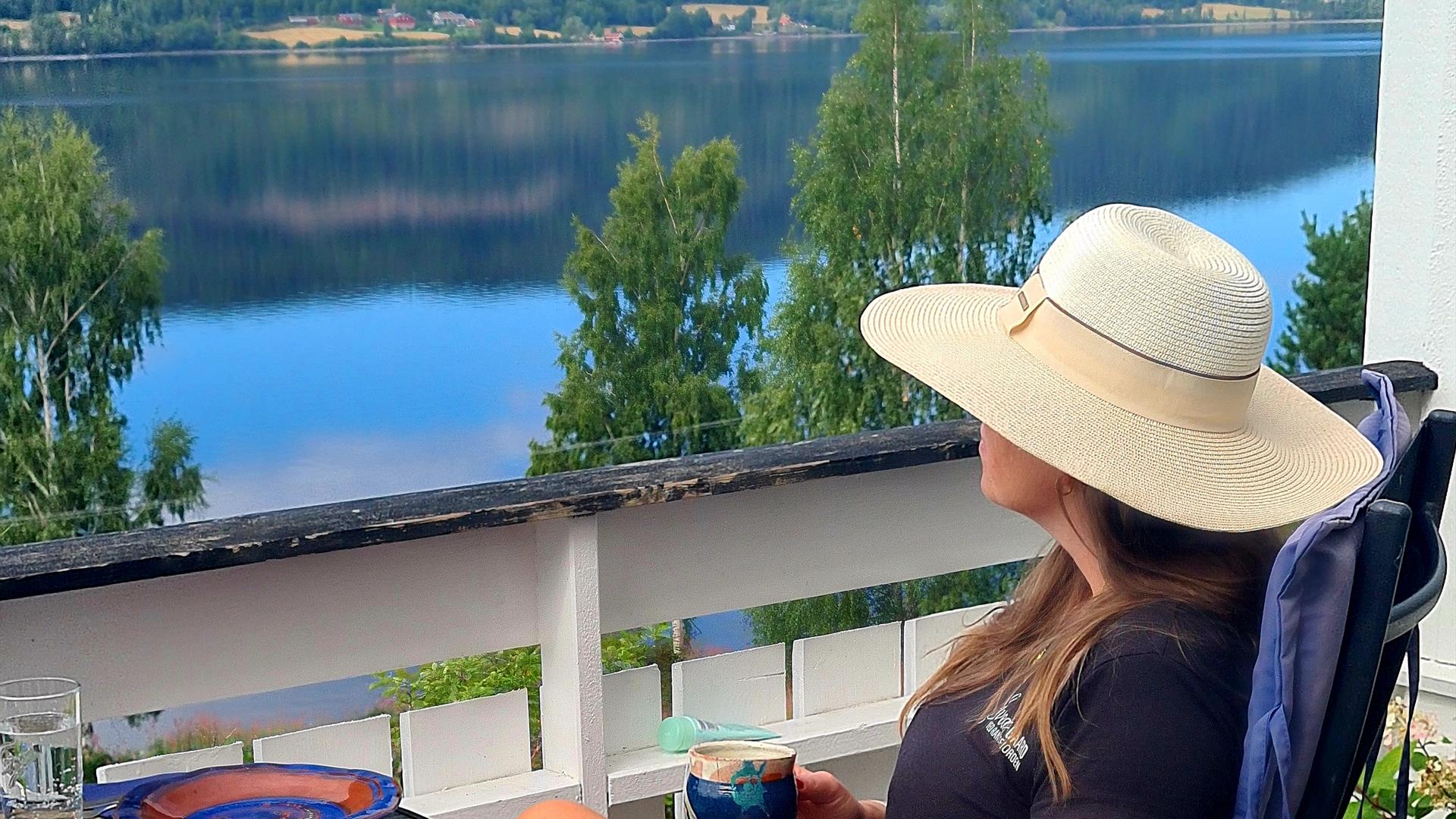 Svea Gaard i Søndre Land utsikt over Randsfjorden fra verandaen