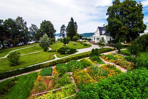 Thorbjørnrud Hotell med sin egen grønnsak- og urtehagen.
