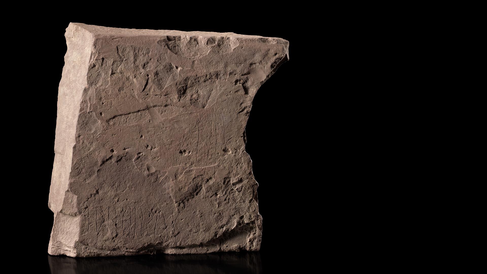 Se verdens eldste runestein på Veien kulturminnepark
