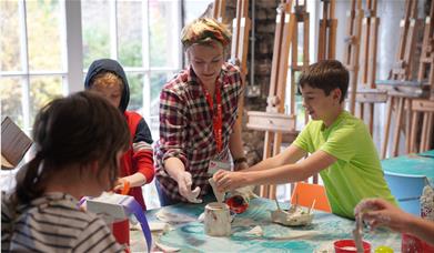 Children in an arts and crafts class