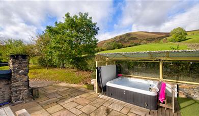 Outdoor hot tub - Howgills Barn