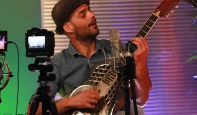 Rob Young playing his banjo live