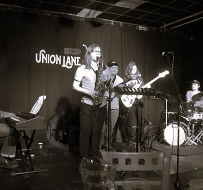 Oppgard live on stage photo in black and white