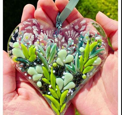 'Hearts of Flowers' in fused glass with Michelle of 'Lakeshore Arts'
