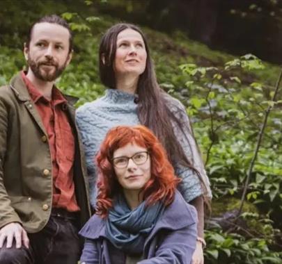 photo of the 3 members from the group "The Singing Bones"