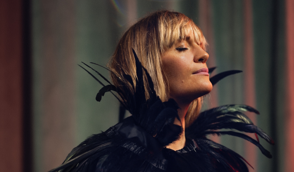 Ruby Hughes posed in a black feather outfit