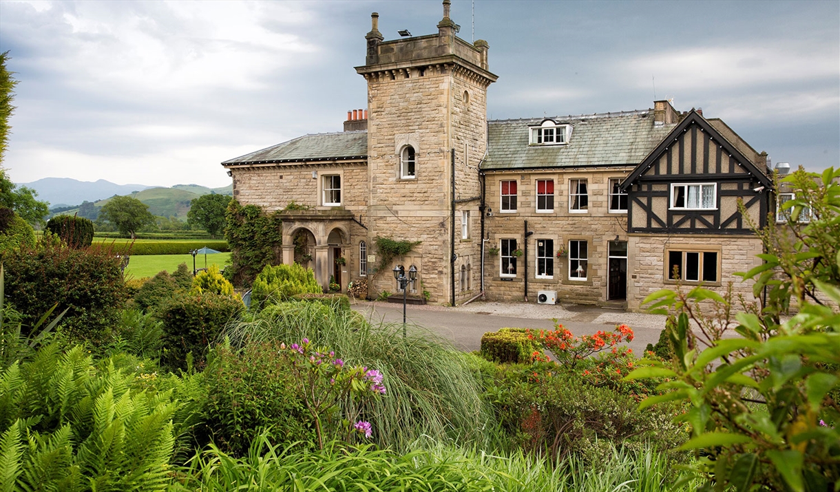 Exterior of Hundith Hill Hotel in Cockermouth, Lake District