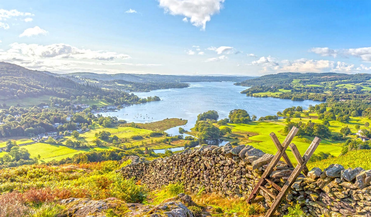 Colourful photo of Lake Windermere in the summertime in the Lake District, Cumbria