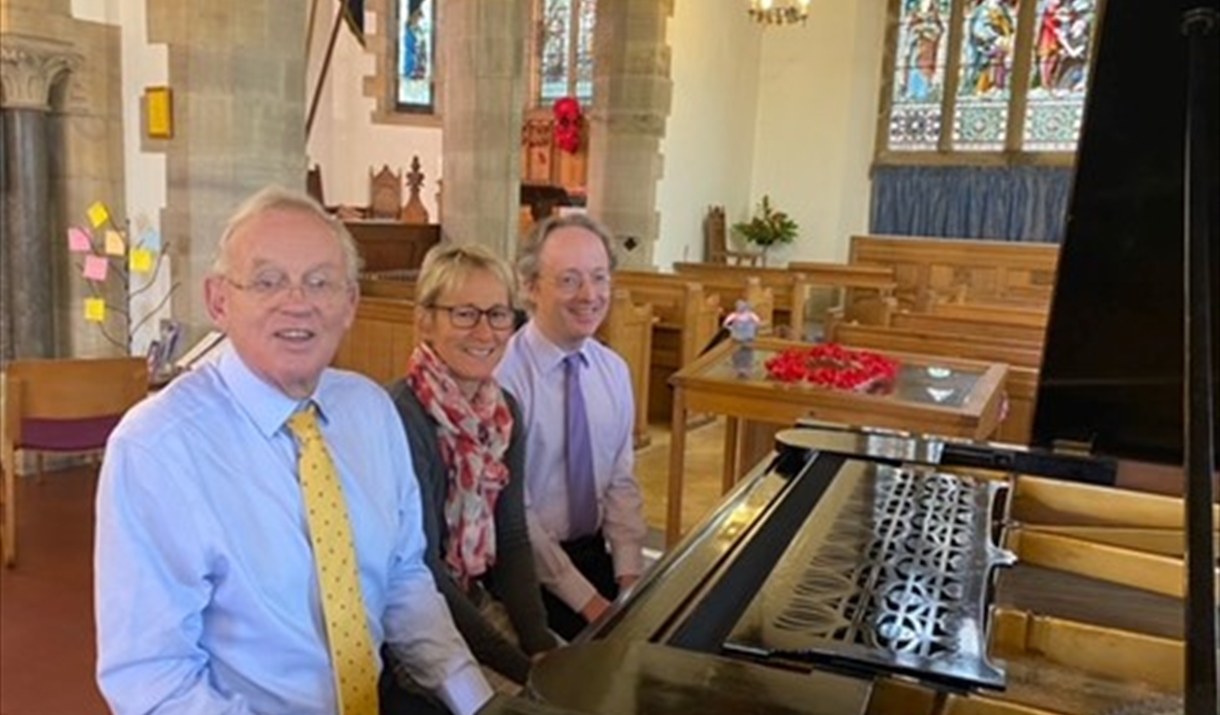 Six hands One Piano - Recital