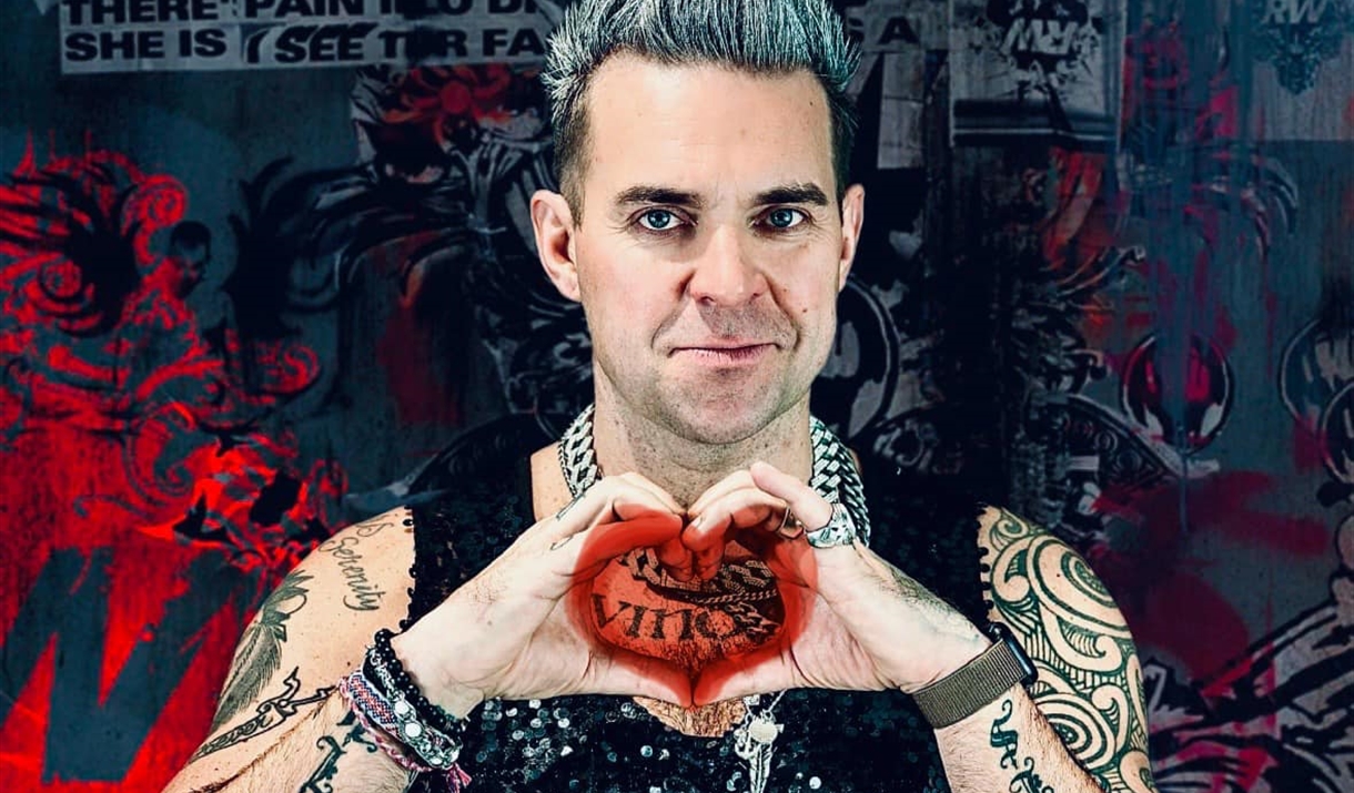 Tony as Robbie Williams