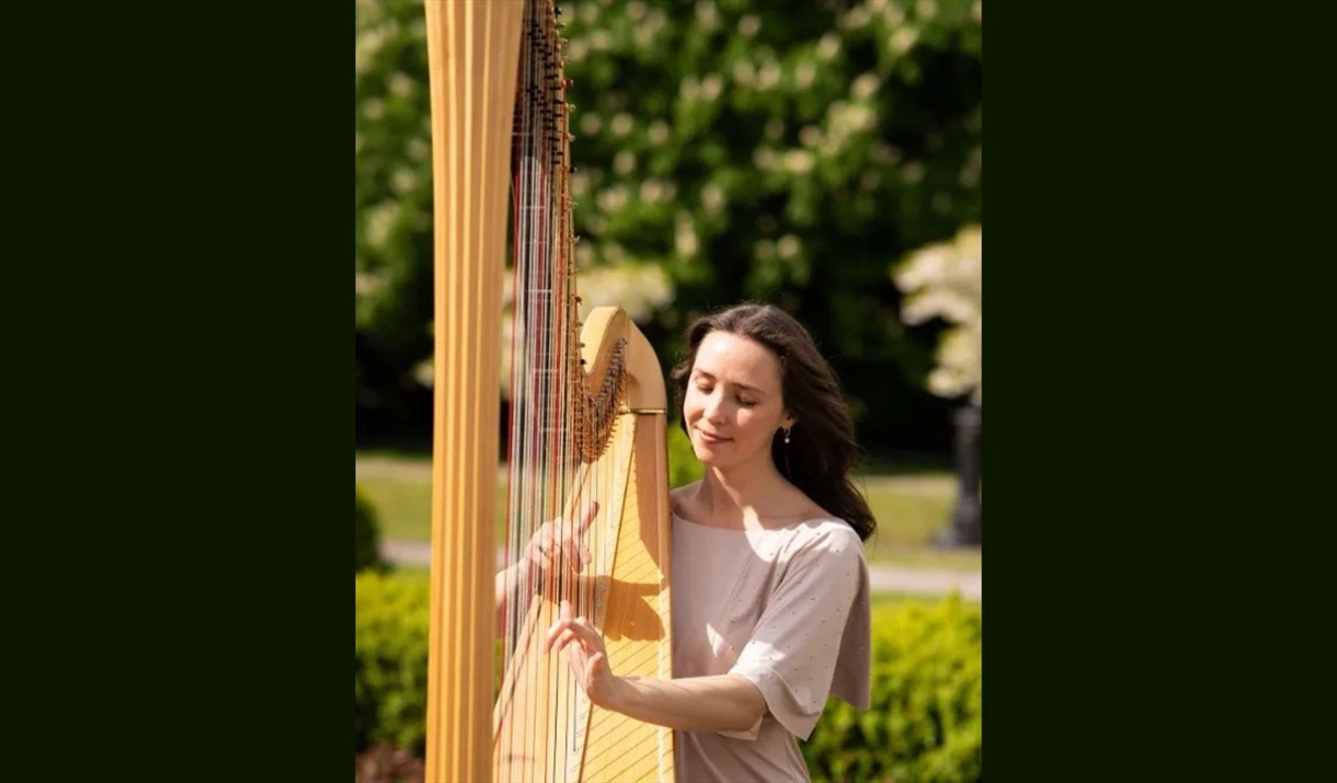 Elinor Nicholson Harpist