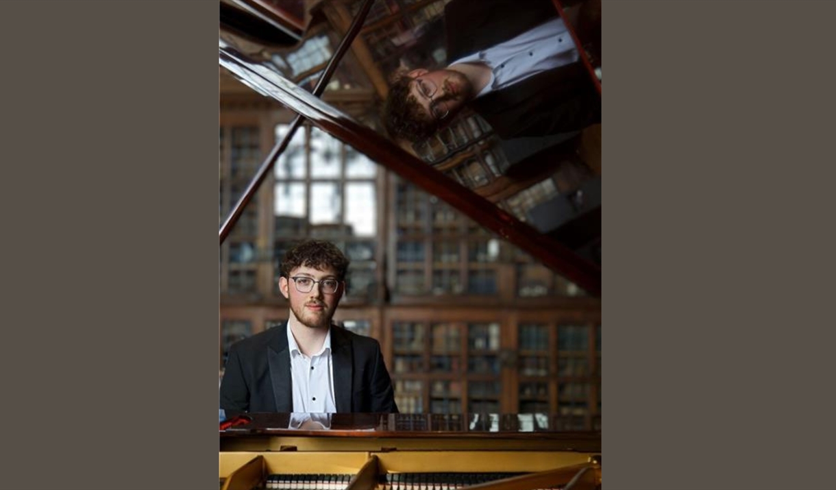 Pianist Dominic Downs