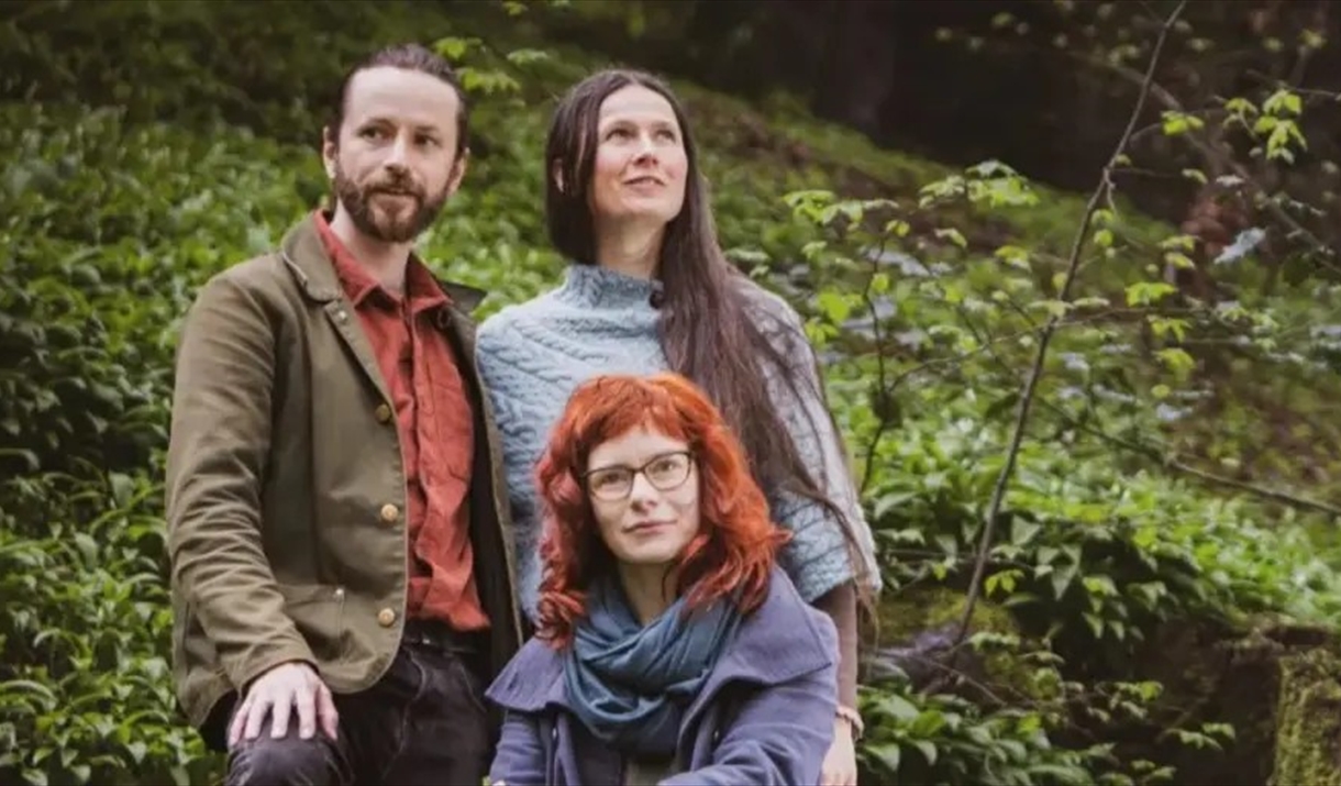 photo of the 3 members from the group "The Singing Bones"