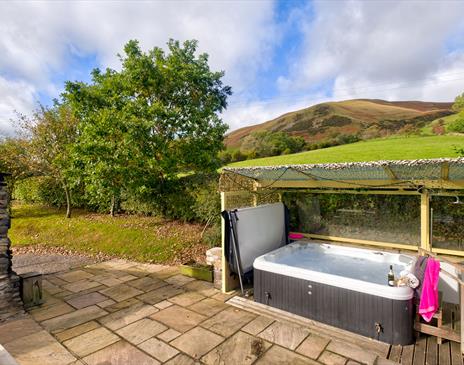 Outdoor hot tub - Howgills Barn