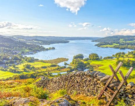 Colourful photo of Lake Windermere in the summertime in the Lake District, Cumbria