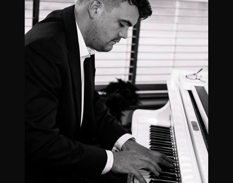 Piano Pete playing live