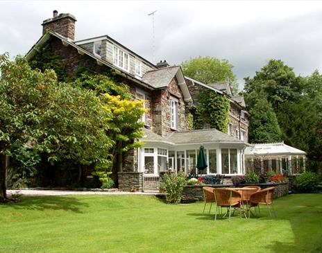 Exterior and Garden at Beck Allans Self Catering Apartments in Grasmere, Lake District