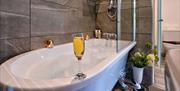 Luxurious bathroom - Howgills House