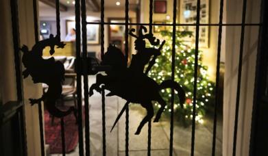 Christmas decor at the George and Dragon, Clifton