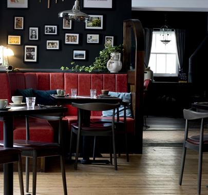 Restaurant Seating at The Black Bull Inn in Sedbergh, Cumbria © Amanda-Farnese Heath Photography