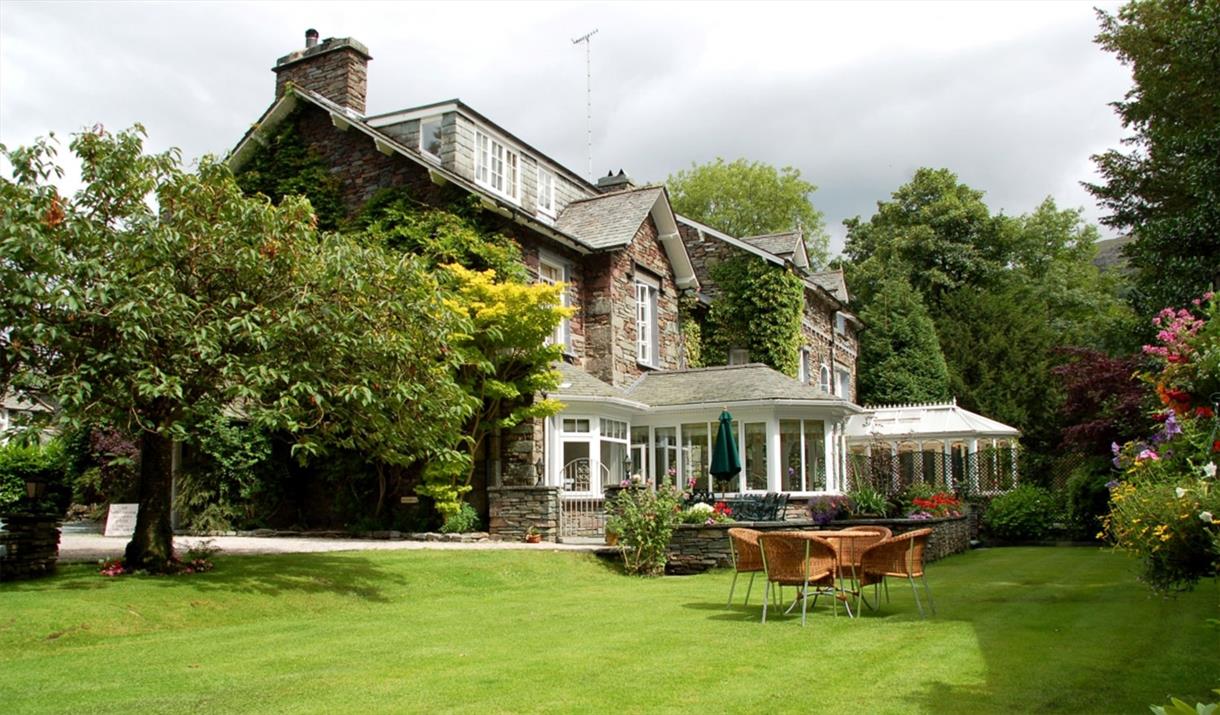 Exterior and Garden at Beck Allans Self Catering Apartments in Grasmere, Lake District