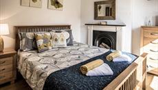 Kingsize bed, holiday let, Snowdonia